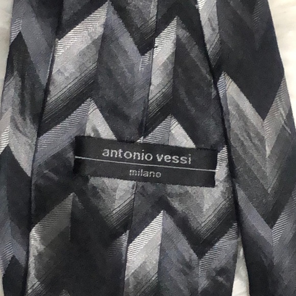 Milano Silk Tie by Antonio Vessi - Picture 2 of 4